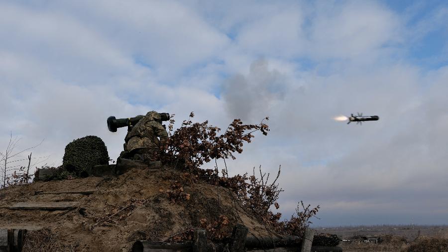 Lançador dispara um míssil Javelin  - Divulgação/REUTERS