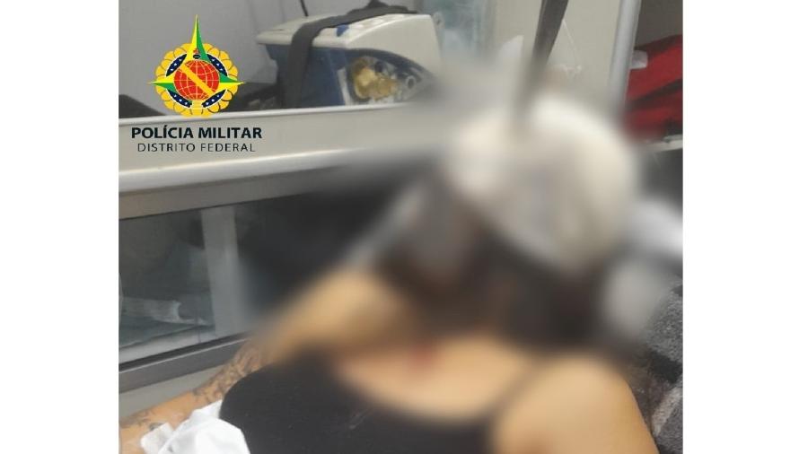 Jovem de 22 anos foi levada para o Hospital de Base com vida após ser esfaqueada pelo companheiro no Gama - Polícia Militar do Distrito Federal