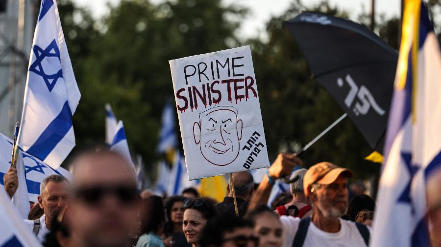 Em Jerusalém, houve dois grandes protestos: um perto da residência do premiê e outro do Parlamento - Hazem Bader/AFP