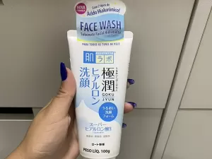 Sabonete facial de marca japonesa está mais barato, mas vale a pena?