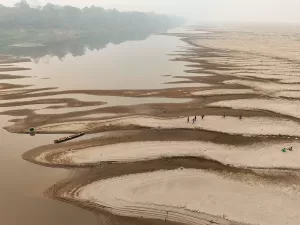 Nível do rio Madeira, afluente do Amazonas, atinge nova mínima histórica