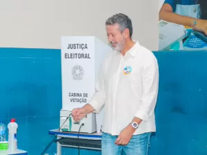 Arthur Lira dispensa presença de deputados em Brasília até o fim das eleições