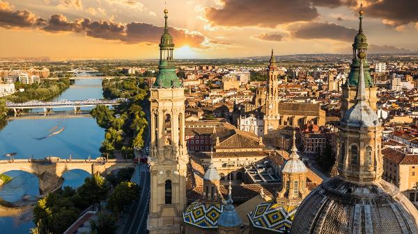 Zaragoza é uma boa base para explorar os vinhos da região de Aragón Zaragoza é uma boa base para explorar os vinhos da região de Aragón