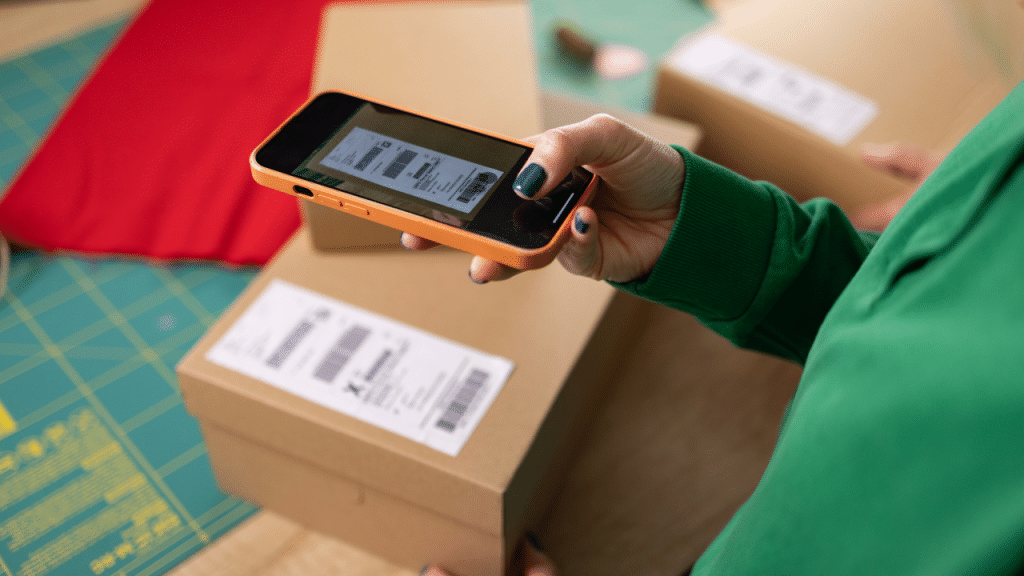 Imagem representativa - Vítima recebe encomenda falsa e dá acesso a dados pessoais ao ler código Qr Code na caixa  - undefined