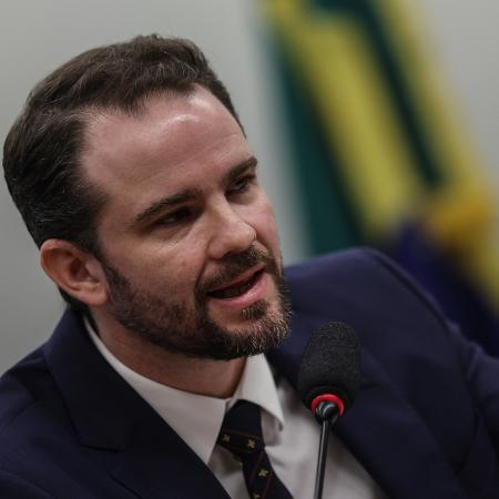O ministro da Fazenda, Dario Durigan, em audiência na Câmara dos Deputados