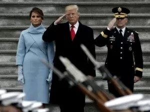 Com síndrome de rei, Trump organizará desfile militar em seu aniversário