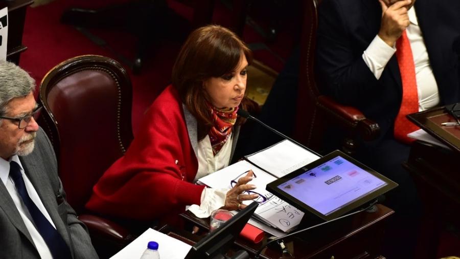 Cristina Kirchner no Senado; ela tinha foro privilegiado como senadora e agora o mantém como vice-presidente - Getty Images