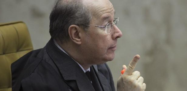 Suposta interferência na PF | Celso de Mello rejeita pedido da oposição para apreender celular de Bolsonaro