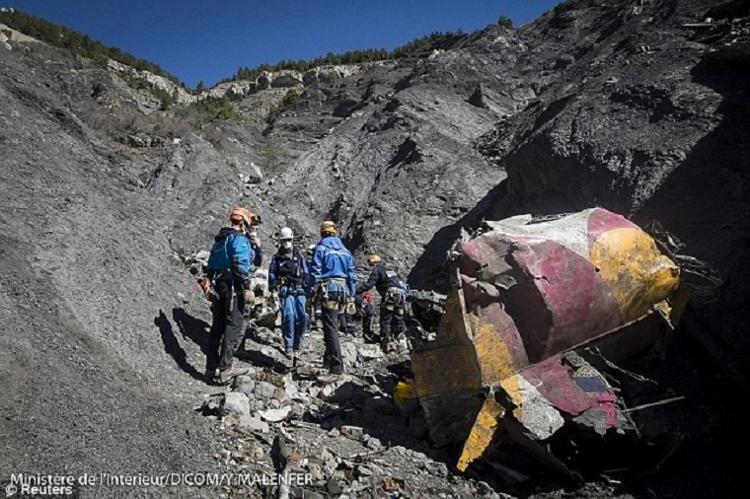 Destroços do avião da Germanwings nos alpes franceses