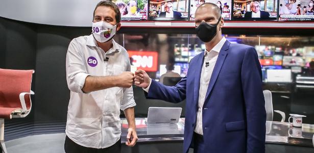 16.11.2020 - Guilherme Boulos (PSOL) e Bruno Covas (PSDB) antes do debate promovido pela CNN Brasil para a Prefeitura de São Paulo