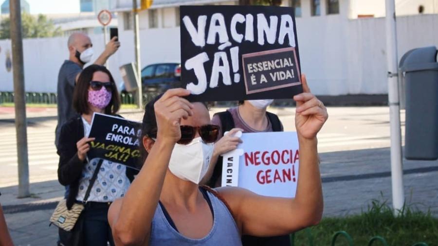 Professores estavam em greve pedindo por vacinas em SC - Sintrasem