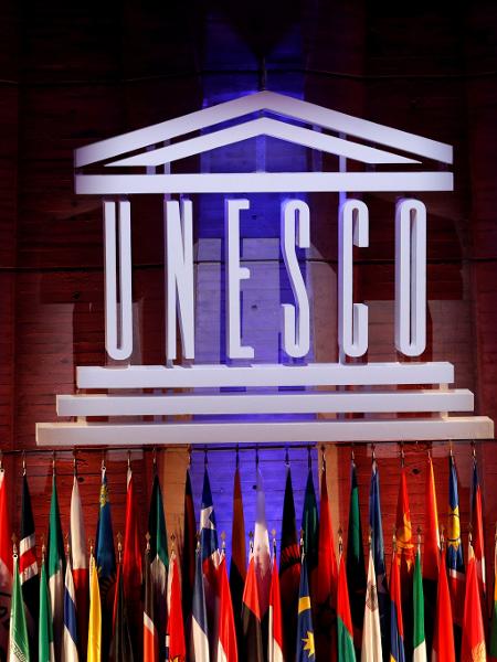 Logo da Unesco em abertura de conferência da organização em sua sede, em Paris