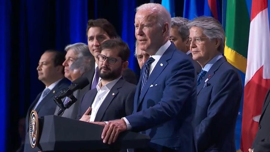 Assinatura de pacto pela imigração contou com presença de líderes de 20 países. No centro, o presidente dos EUA, Joe Biden - Reprodução