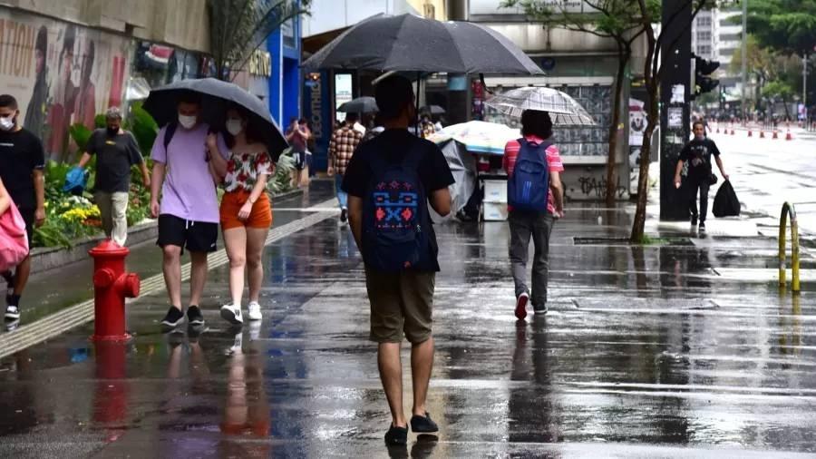 São Paulo deve começar segunda-feira com frio e chuva e tem alertas de mudança brusca de temperatura - ROBERTO CASIMIRO/FOTOARENA/ESTADÃO CONTEÚDO (arquivo)