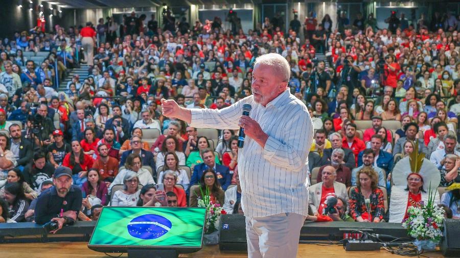 Lula em ato pela democracia, na PUC-SP, na última semana de campanha eleitoral - RICARDO STUCKERT