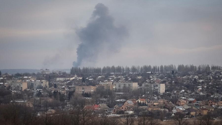 Mísseis atingem cidades na Ucrânia - REUTERS/Yevhen Titov
