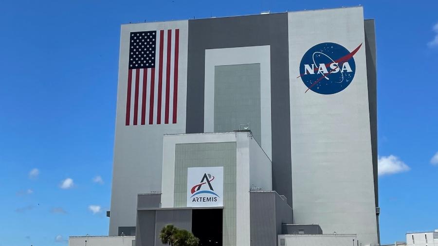 Fachada da instalação da Nasa focada no programa Artemis, que tem o objetivo de levar humanos à Lua nos próximos anos Fachada da instalação da Nasa focada no programa Artemis, que tem o objetivo de levar humanos à Lua nos próximos anos