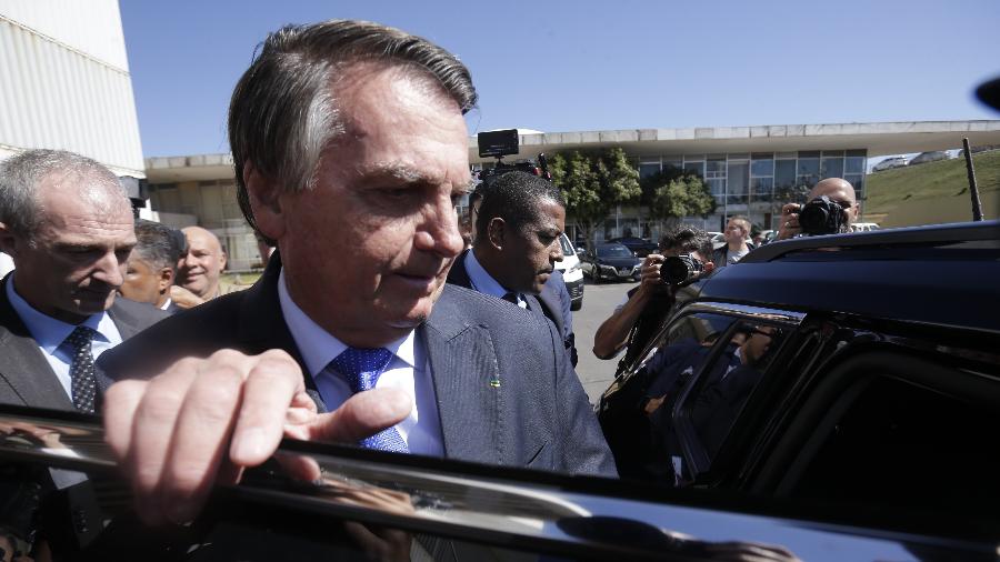 21.jun.2023 -  O ex-presidente Jair Bolsonaro deixa o Senado Federal, em Brasília, após visita 