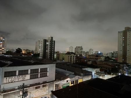 Foto noturna tirada durante teste com o celular Foto noturna tirada durante teste com o celular