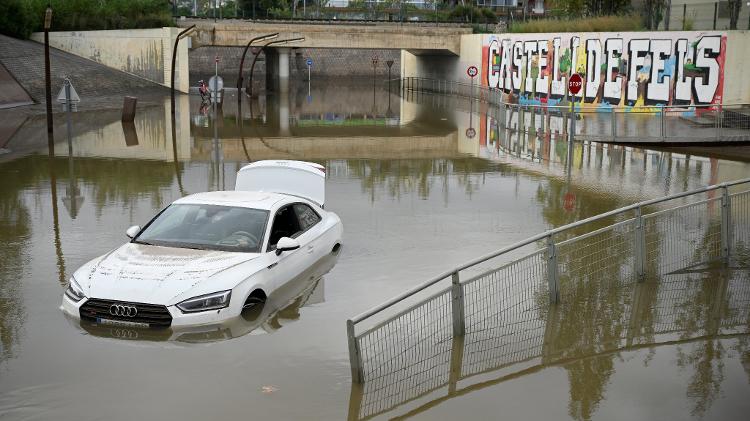 Depois de devastarem a região de Valência, tempestades deixaram a Catalunha debaixo d'água nesta segunda-feira