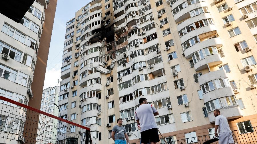 6.jun.2025 - Prédio danificado em Kiev após ataques russos 6.jun.2025 - Prédio danificado em Kiev após ataques russos