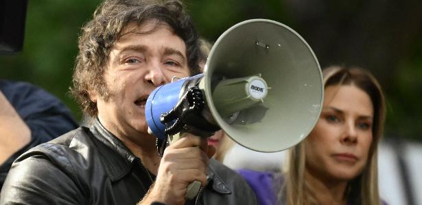 Milei quer jornada de até 12 horas; quais países trabalham mais horas?