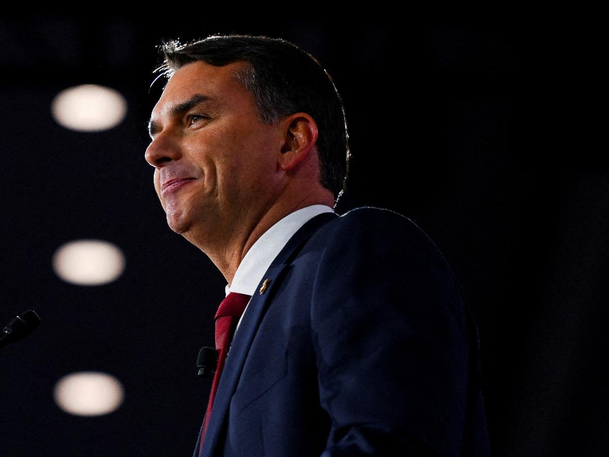 Flávio Bolsonaro diz que direita é "peça que falta" na América Latina