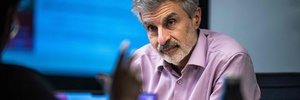 'Estamos perdendo o controle', diz pioneiro da tecnologia sobre avanço da IA (Foto: Andrej Ivanov/AFP)