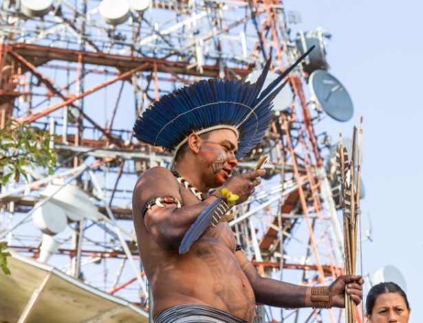 Índios permanecem ocupando torre de transmissão de sinal de rádio e televisão, no pico do Jaraguá, na zona norte de São Paulo (SP), nesta sexta-feira (15) - Rogério de Santis/Estadão Conteúdo