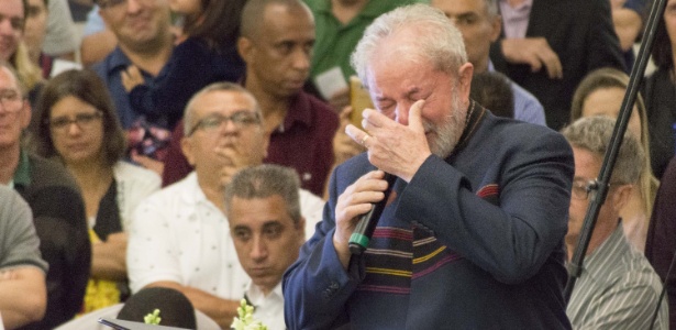 Lula se emociona ao falar da morte da mulher, Marisa Letícia