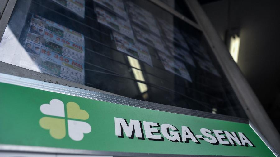 Mega-Sena acumula pela sexta vez e pode pagar R$ 187 milhões no sábado -  16/12/2015 - UOL Notícias