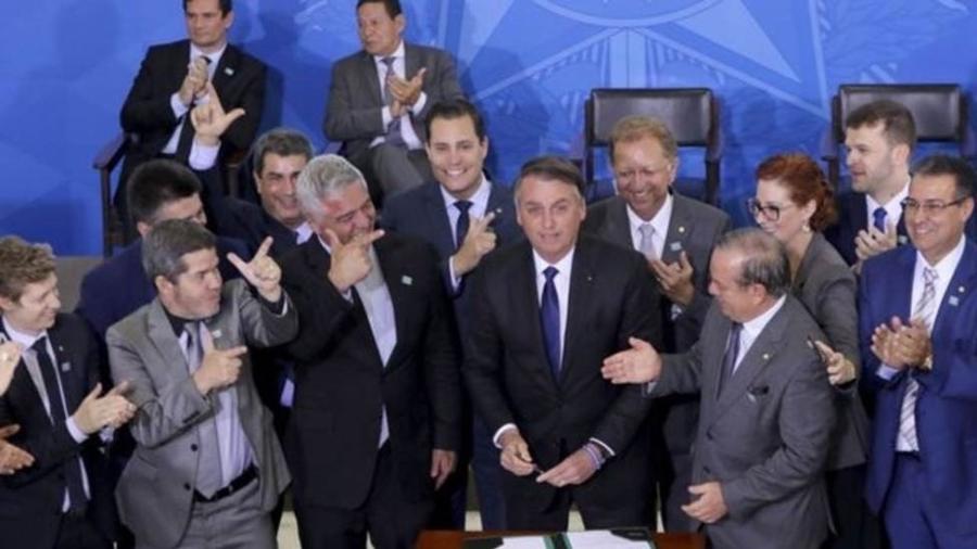 Bolsonaro assinou novo decreto para flexibilizar regras sobre armas no dia 7 de maio de 2019 - WILSON DIAS/AGÊNCIA BRASIL