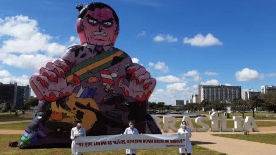Boneco de Bolsonaro é exibido em Brasília - Reprodução/Twitter/Joice Hasselmann
