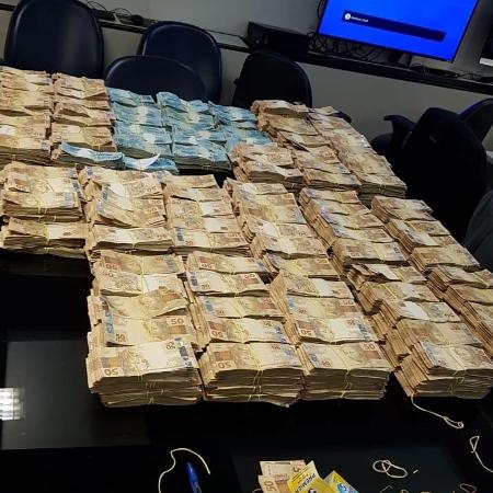 Parte do dinheiro apreendido pelo Ministério Público do Rio na operação de sexta-feira  - Divulgação/MP-RJ