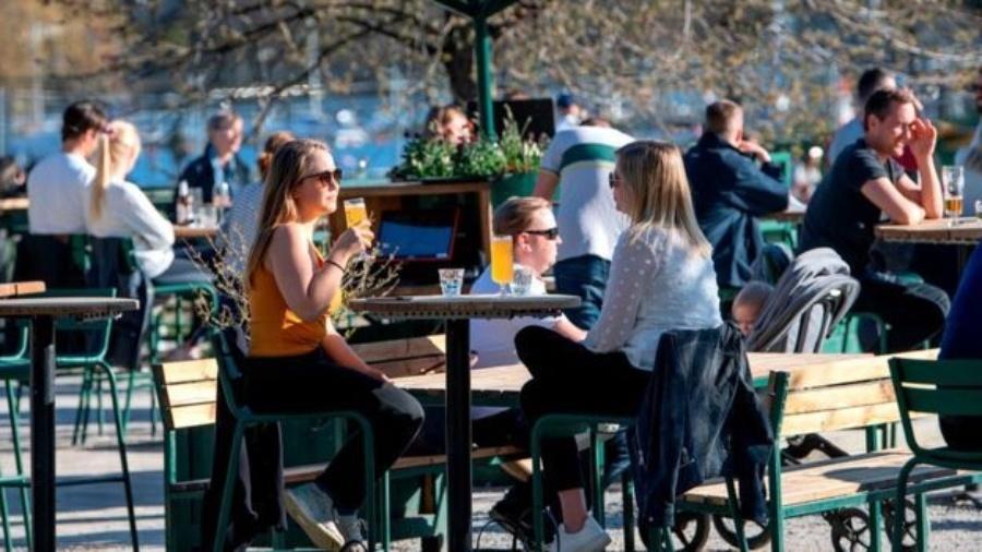 Suécia não adotou medidas obrigatórias de distanciamento social como fizeram seus países vizinhos - Getty Images