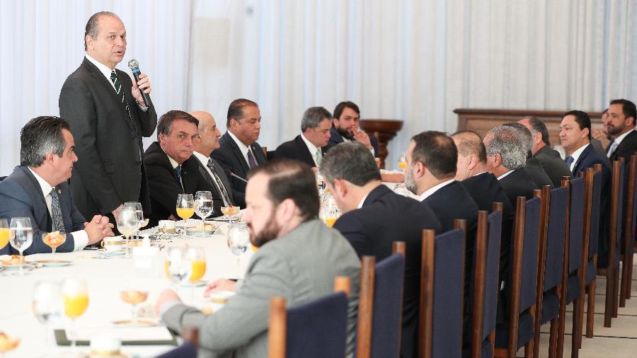 O presidente Jair Bolsonaro (sem partido) com ministros e parlamentares da base aliada em café da manhã no Palácio da Alvorada  - Marcos Corrêa/PR