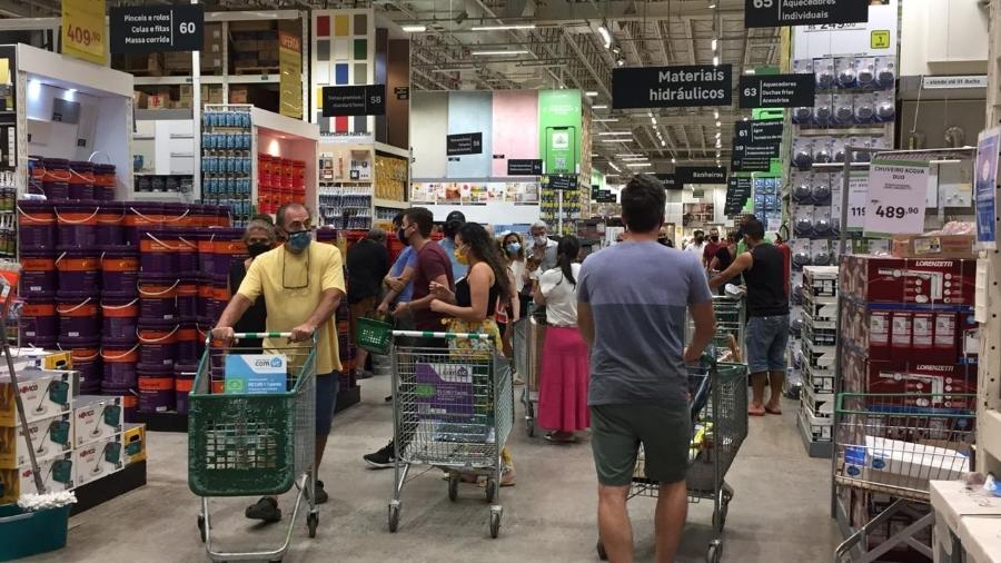 Paulistanos fazem compras na Leroy Merlin antes de nova restrição - Anahi Martinho/UOL