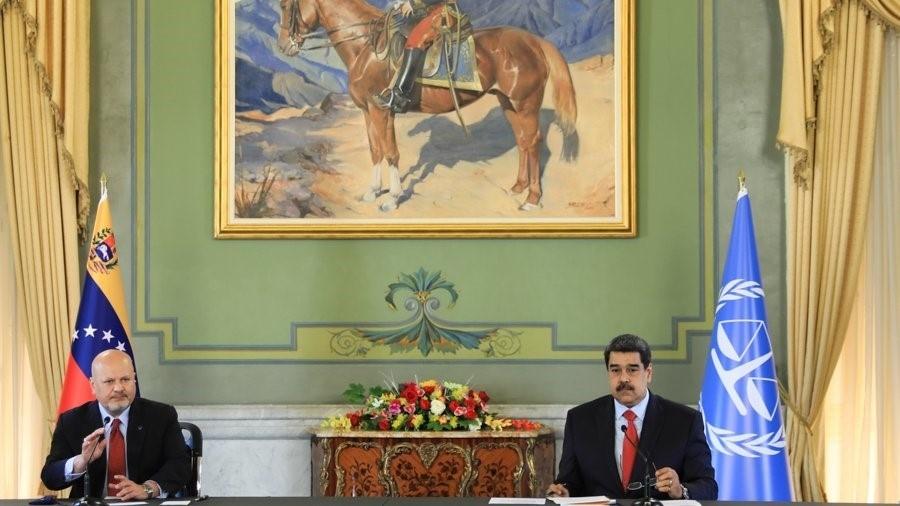 O procurador Karim Khan em um encontro com o presidente Nicolás Maduro, em Caracas - Reprodução/Twitter @laradiodelsur