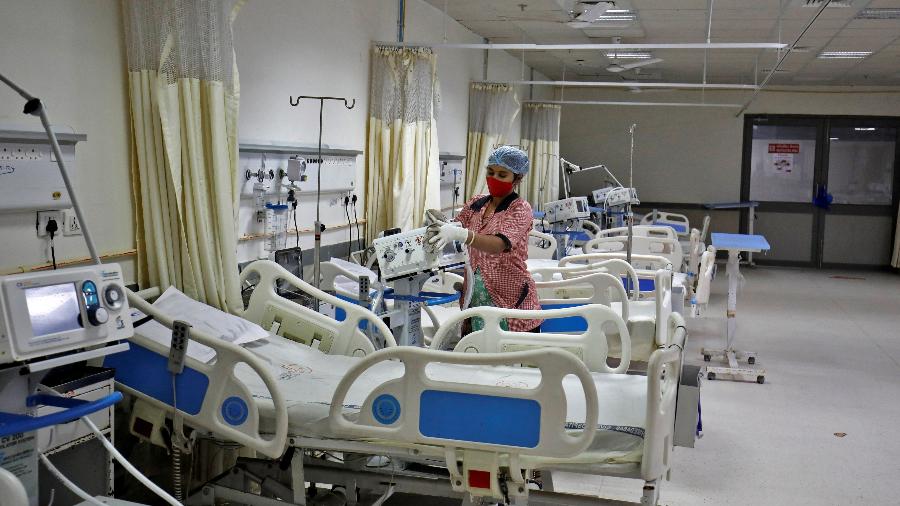 Imagem de arquivo de leitos em hospital de Ahmedabad, na Índia - Amit Dave/Reuters