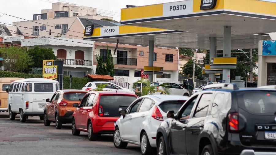 Movimentação hoje em posto de combustível na cidade de Curitiba - CASSIANO ROSÁRIO/ESTADÃO CONTEÚDO