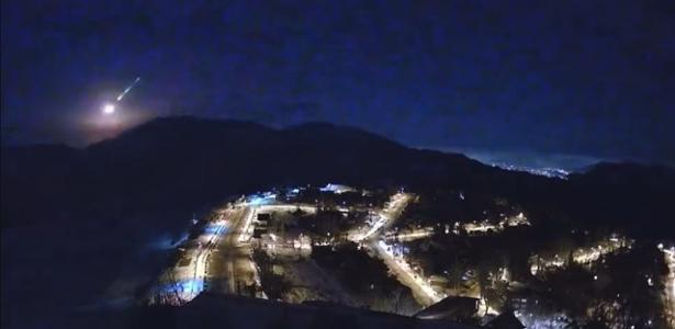 Luminoso meteoro cruza el cielo de Santiago, dando la vuelta al mundo