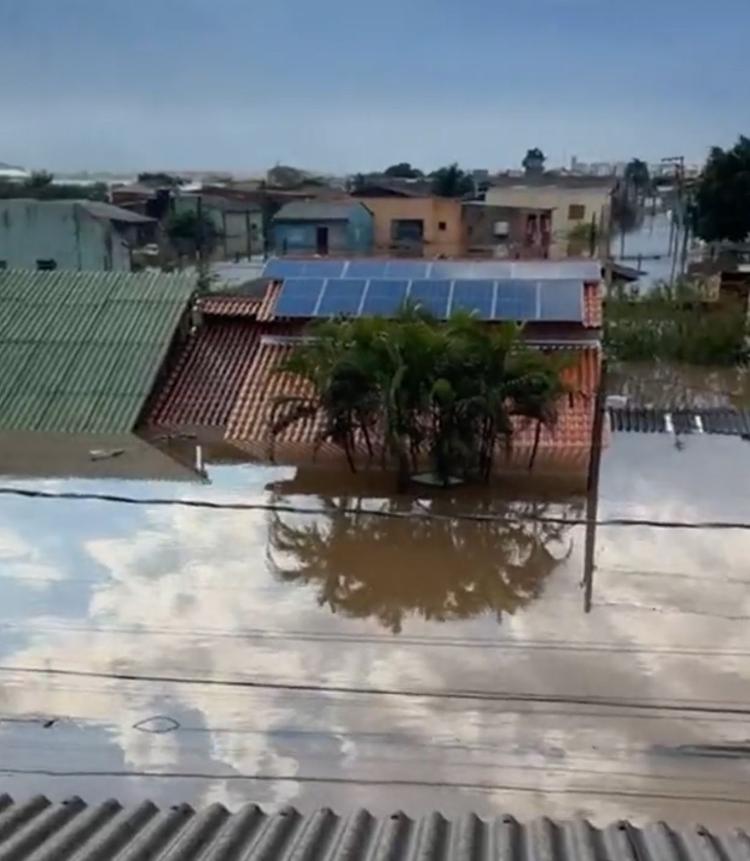 Casa de Isabelle, no Sarandi, ficou submersa após chuvas em Porto Alegre