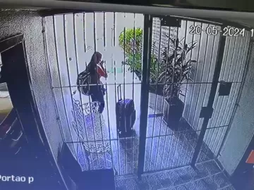 'Urubu na janela': suspeita de matar namorado reclamou de odor, diz cigana