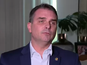 'Praia vai continuar sendo de todos', diz Flávio Bolsonaro, relator de PEC