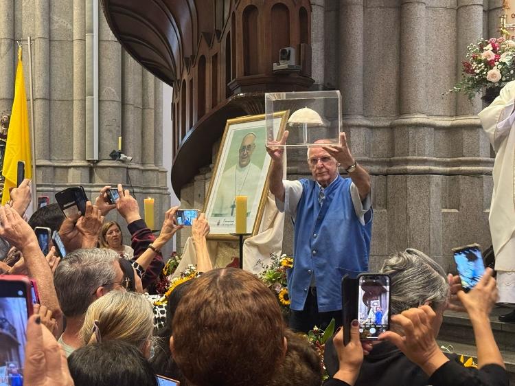 Padre Julio Lancelotti mostra solideu catedral da Sé Padre Julio Lancelotti mostra solideu catedral da Sé