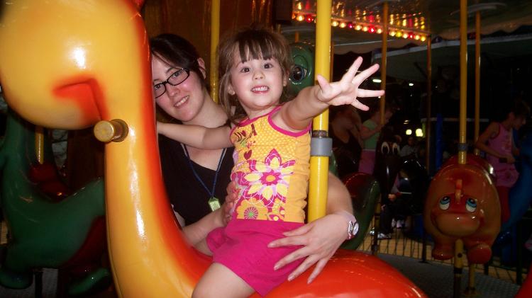 Nicole e a filha Sofia, em visita ao parque em 2009 Nicole e a filha Sofia, em visita ao parque em 2009