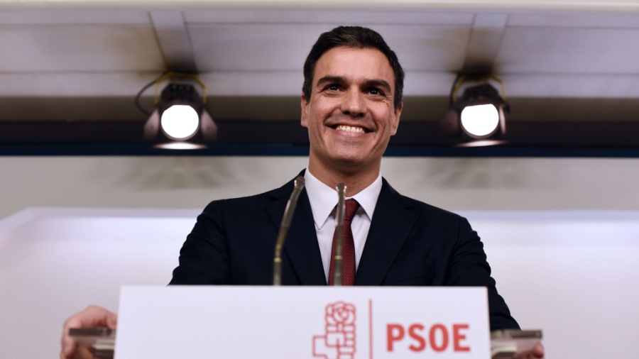 Líder espanhol, Pedro Sánchez apelidou a oposição de "Voxonaros" - jogo de palavras entre o partido de direita Vox e o sobrenome do presidente do Brasil - Pedro Armestre/AFP