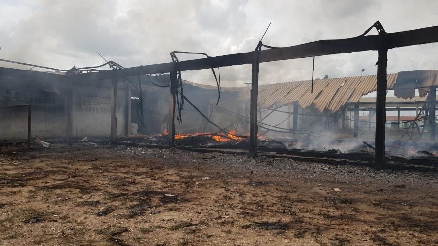 Depósito do órgão federal Dnocs (Departamento Nacional de Obras de Combate às Secas) em Marco (223 km de Fortaleza) fica destruído após incêndio ocorrido no sábado (5) - Divulgação/Dnocs