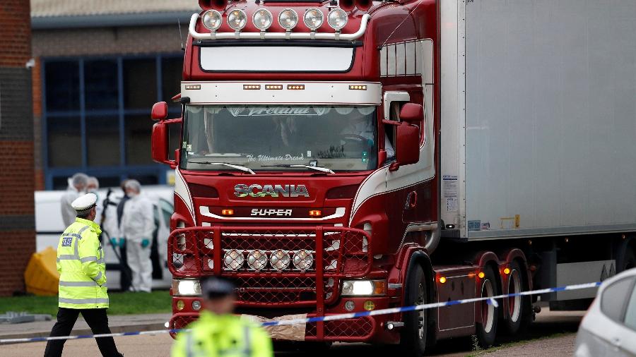Caminhão com 39 corpos que foi encontrado no Reino Unido - Peter Nicholls/Reuters