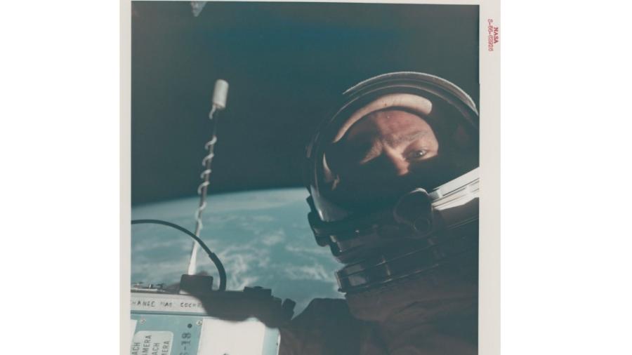 Selfie tirada pelo astronauta Buzz Aldrin - Christie"s Auction